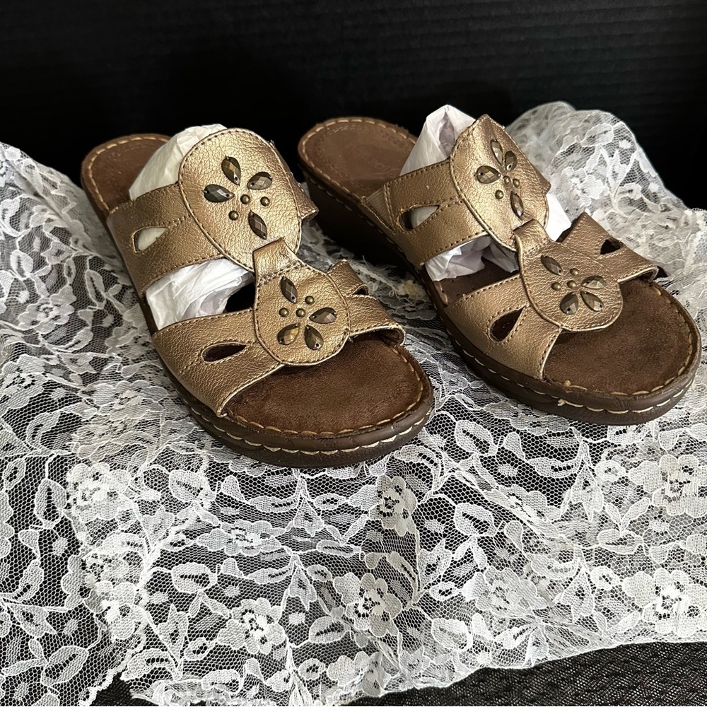 Natural Soul Gold Sandals with Adjustable Straps